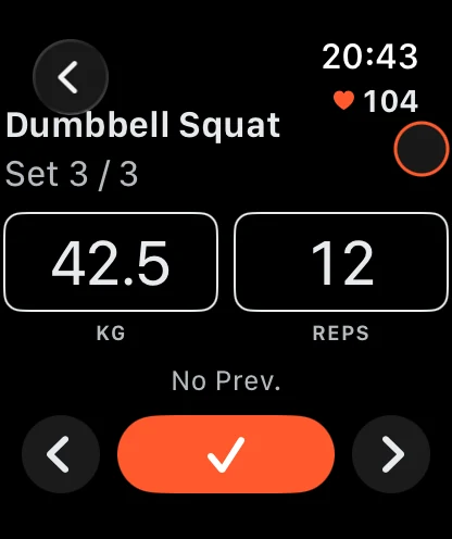 מסך סט באפל ווטש: Dumbbell Squat, סט 3 מתוך 3, 42.5 ק״ג ו-12 חזרות, דופק 104 וכפתור אישור לסיום הסט